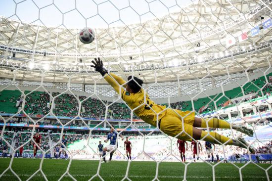 示了她的强 示了她的强