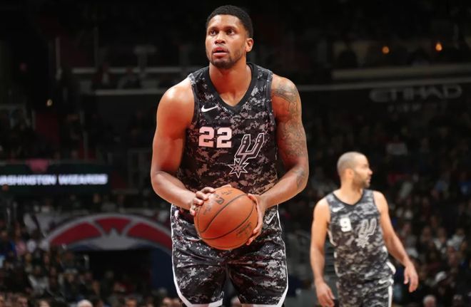 明她在网球 明她在网球