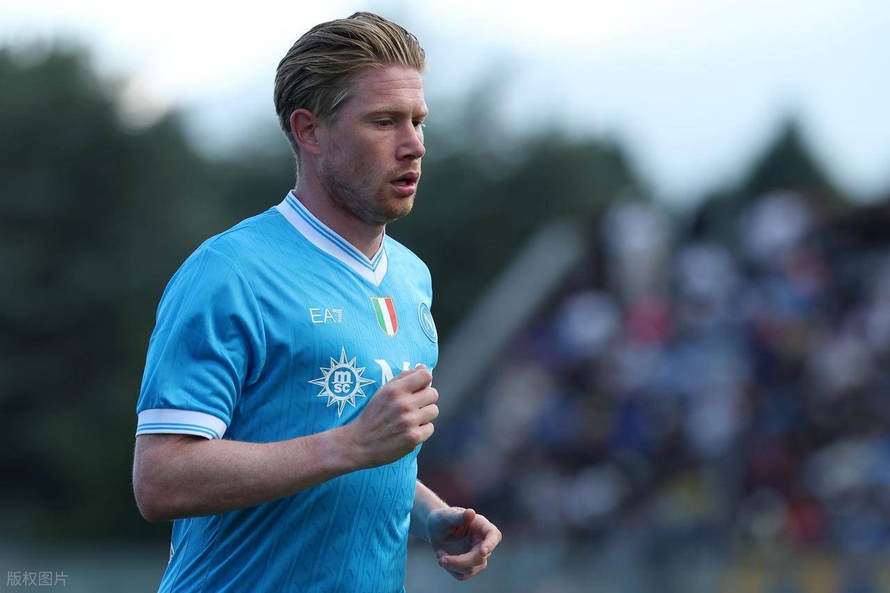 杯赛场景里 杯赛场景里